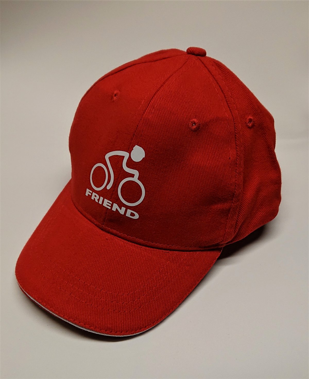 gå struktur Løb Kasket. Rød med hvid logo. - BiCycleFriend - Bikerfriend.dk