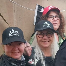 BikerFriend Kasket. Rd eller Sort - med logo.