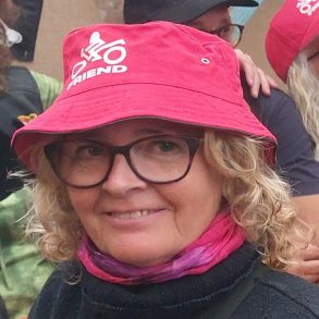 BikerFriend Blle Hat. Rd eller Sort - med logo.