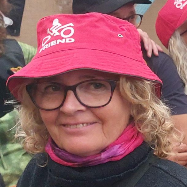 BikerFriend Blle Hat. Rd eller Sort - med logo.