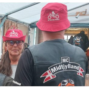 BikerFriend Blle Hat. Rd eller Sort - med logo.